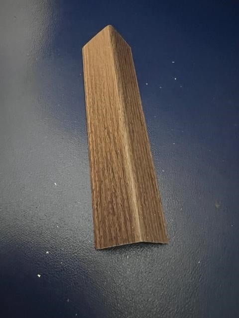 Paraspigoli angolare effetto legno bifacciale in PVC 30X30X2700 mm - Noce scuro