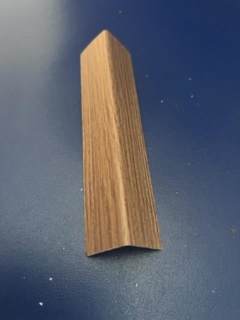 Paraspigoli angolare effetto legno bifacciale in PVC 30X30X2700 mm - Noce chiaro